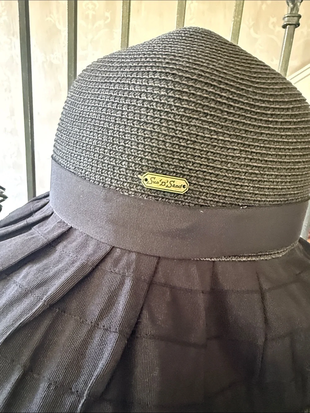 SUN N SAND ladies, black wide from Sun hat, excellent condition